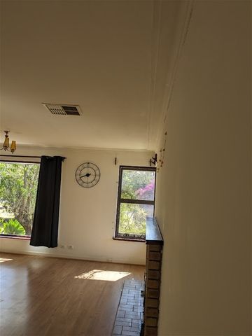 Traditional solid 3 x 1 at a convenient location - Photo 3