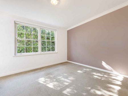 Spacious Ground Floor Apartment with North Aspect - Photo 5