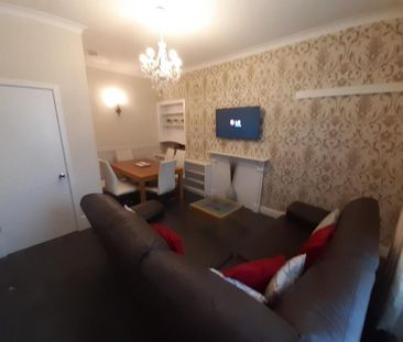 4 bedroom semi-detached house to rent - Photo 6