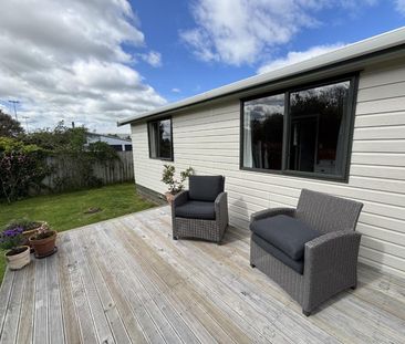 Secure and sunny Lockwood home - Photo 3
