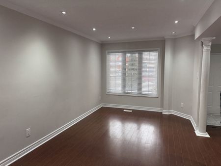 For Lease - 7610 Black Walnut Trail, Mississauga, Ontario - Photo 2