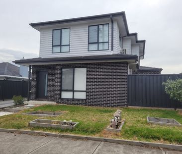 1/33 Connell Street, Glenroy, Vic 3046 - Photo 2