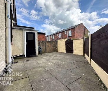 2 bedroom end of terrace house to rent - Photo 6