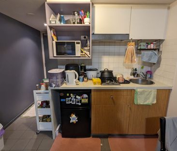 Fully Furnished Studio on Flinders Street - Photo 2
