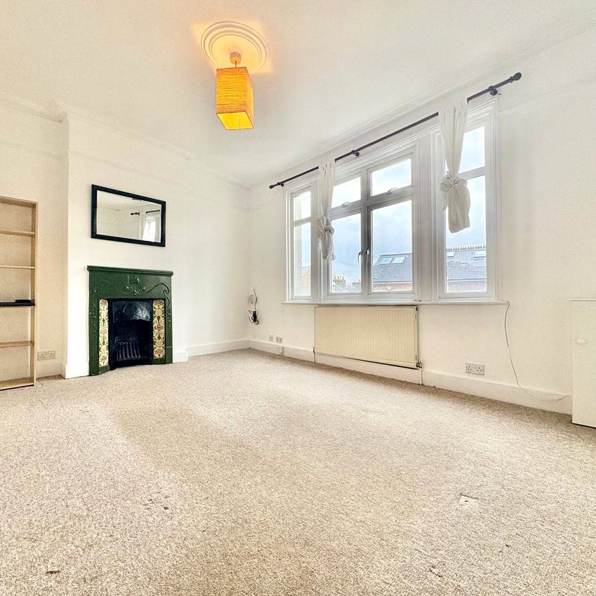 Staines Road, Twickenham, TW2 5AH - Photo 1