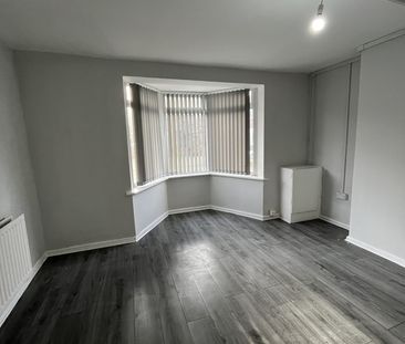 3 Bed Semi-Detached House, Vanbrugh Crescent, L4 - Photo 2