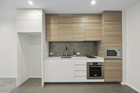 Move-In Ready: Inner City Lifestyle - Photo 3