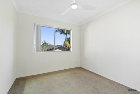 Spacious Beachside Apartment in Prime Palm Beach Location - Photo 5