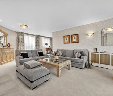 3 bedroom flat to rent - Photo 1