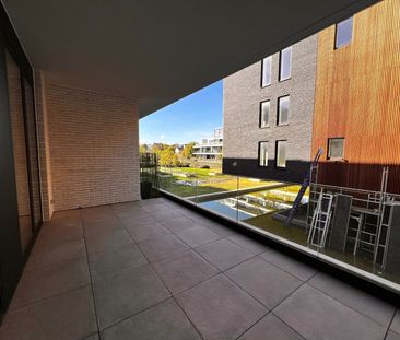 NIEUWBOUW APPARTEMENT MET 2 SLAAPKAMERS, 2 TERRASSEN EN 2 AUTOSTAND... - Photo 2