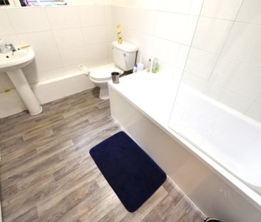 2 bedroom Flat in Montagu Drive, Leeds - Photo 4