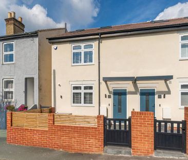 3 bedroom semi-detached house to rent - Photo 1