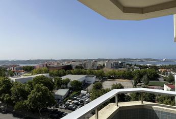 4 Bedroom Apartment with a view, Restelo, Lisboa