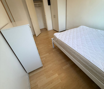 1 bedroom in a flat share to rent - Photo 5