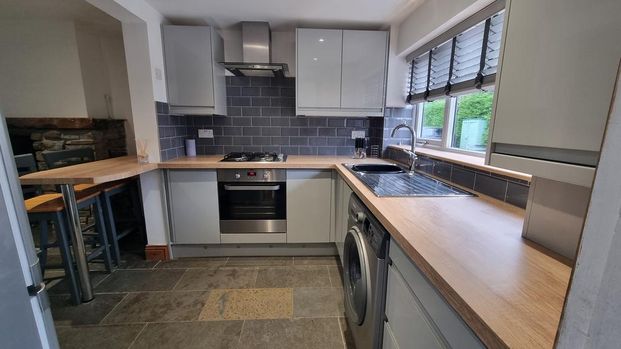 2 bedroom terraced house to rent - Photo 1