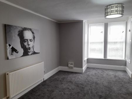 2 bedroom flat to rent - Photo 2