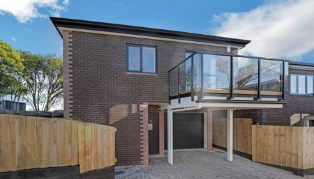 4 bedroom in Glendene - Photo 5