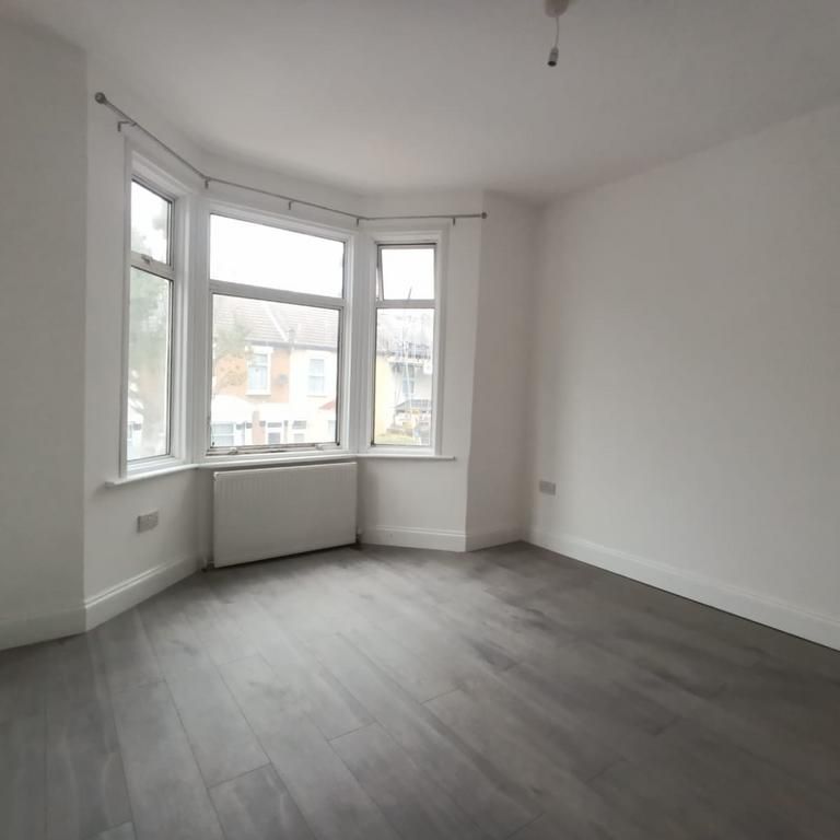 4 bedroom terraced house to rent - Photo 1