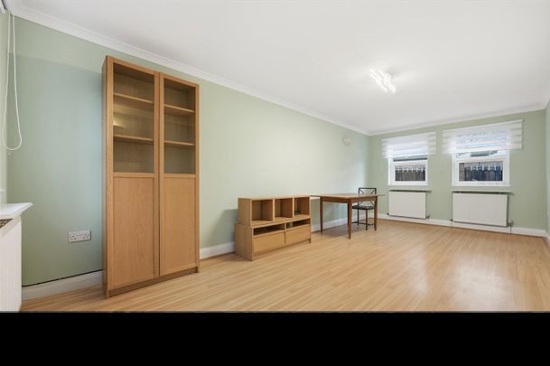 4 Bed Detached House, Shernhall Street, E17 - Photo 1