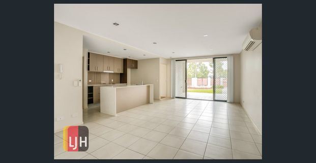 Ground Floor 2 Bedroom Apartment Opposite Park. Courtyard, Street Access And Padua Precinct Location - Photo 1