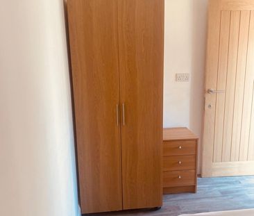 Studio Flat, Henley Road, IG1 - Photo 5