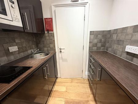 Studio to rent - Photo 3