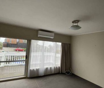 Raumati Beach - 2 Bedrooms - Photo 3