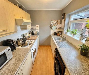 2 bedroom flat to rent - Photo 4