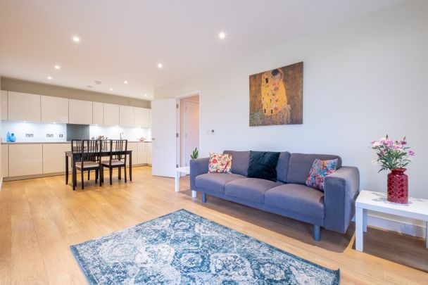 2 Bed Flat, Stead Street, SE17 - Photo 1