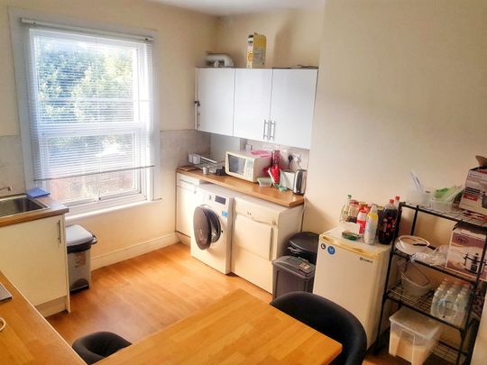 Room in a Shared House, Solway, N22 - Photo 1