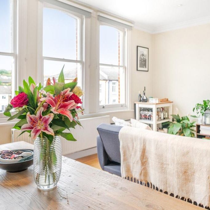 2 bedroom property to rent - Photo 1