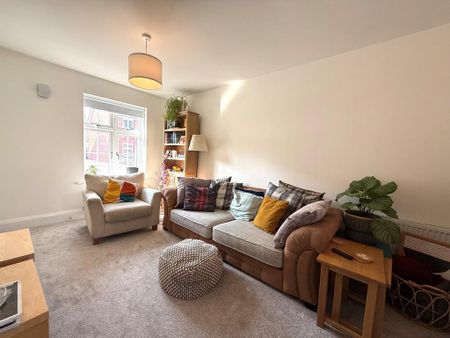 2 bedroom semi-detached house to rent - Photo 2