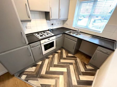 Park Close, Preston - Photo 5