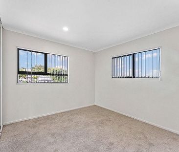 Well Designed 5 Bedroom + 3 Bathroom House - Photo 1