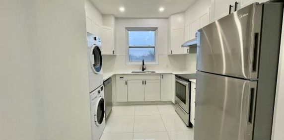 *PROMOTION* Renovated / Spacious 2 Bedroom / NDG-Cote St Luc - Photo 2