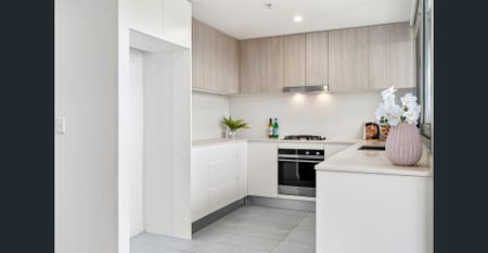 Sleek Apartment with Skyline Views - Photo 2