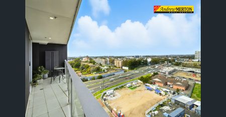 Luxurious Three-Bedroom Plus Study Apartment with Panoramic Views - Photo 4