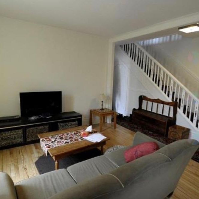 5 1/2 (2CC+bureau) sur 2étages(2e et 3e) - Photo 1