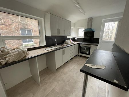 3 bedroom apartment to rent - Photo 4