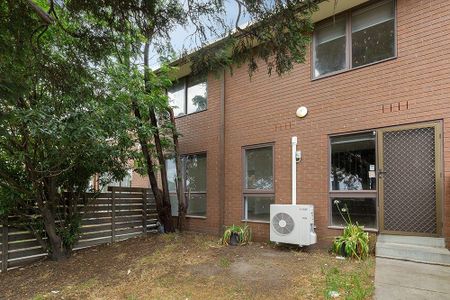 Prime Bell Street Townhouse – Walk to Pentridge Precinct & Merri Creek Trail! - Photo 5