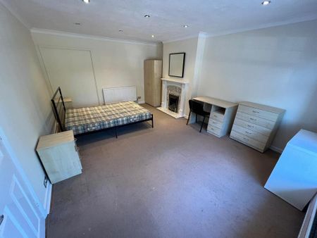 5 Bed Student Accommodation - Photo 3