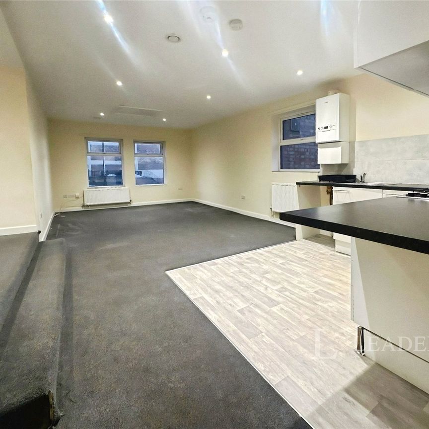 2 bedroom apartment to rent Shenfield Road, Brentwood, Essex, CM15 - Photo 1