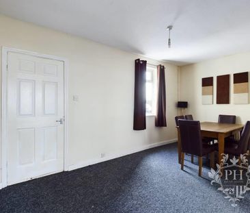 3 bedroom end of terrace house to rent - Photo 2