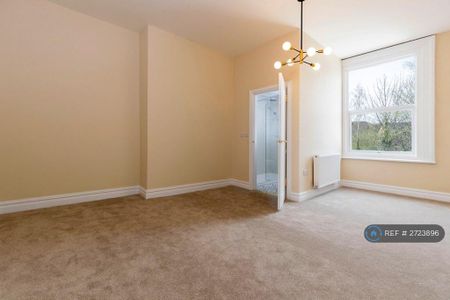 3 bedroom flat to rent - Photo 3