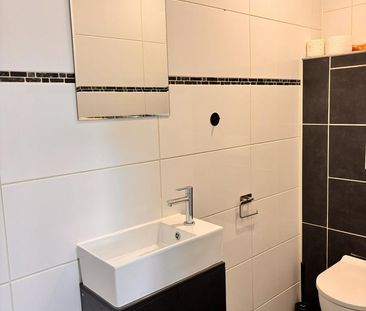 Komfortable, exklusive Berufstätigen - WG sucht neue Mitbewohner! - Photo 2