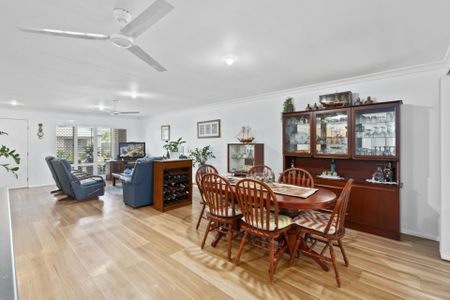 SINGLE LEVEL DUPLEX WITH SWIMMING POOL IN COMPLEX - Photo 3