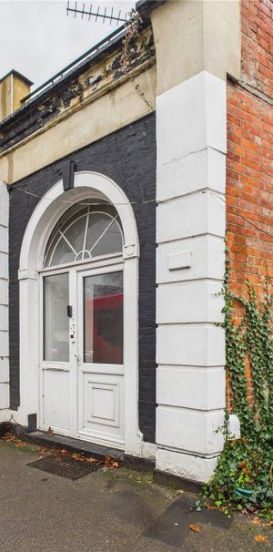 High Street, Hampshire High Street, Hampshire - Photo 1