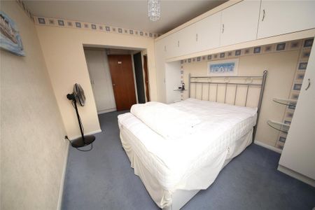 4 bedroom semi-detached house to rent - Photo 4