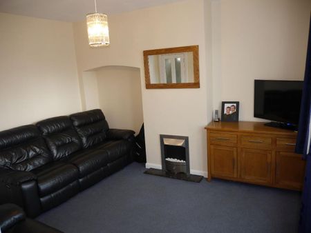 2 bedroom end of terrace house to rent - Photo 4