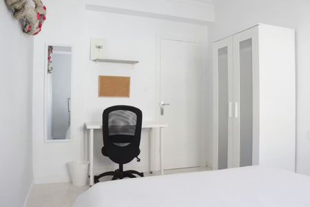 Calle Aceituno, Sevilla, Andalusia 41003 - Photo 5